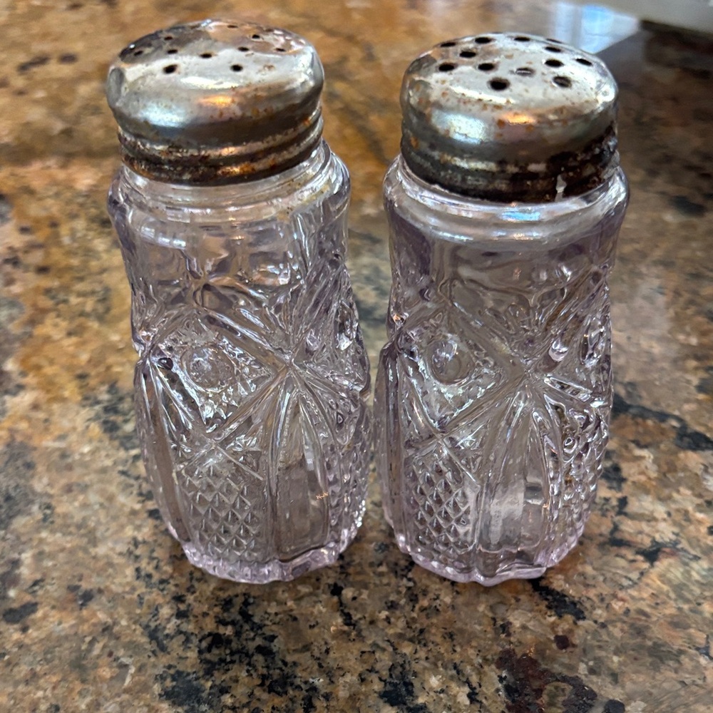Pressed Glass Salt & Pepper Shaker Pair with Silver-Tone Tops - Light Purple
